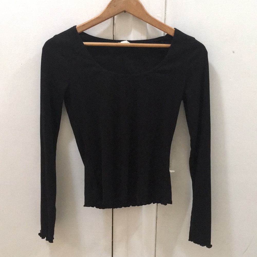 Fitted black long sleeve top